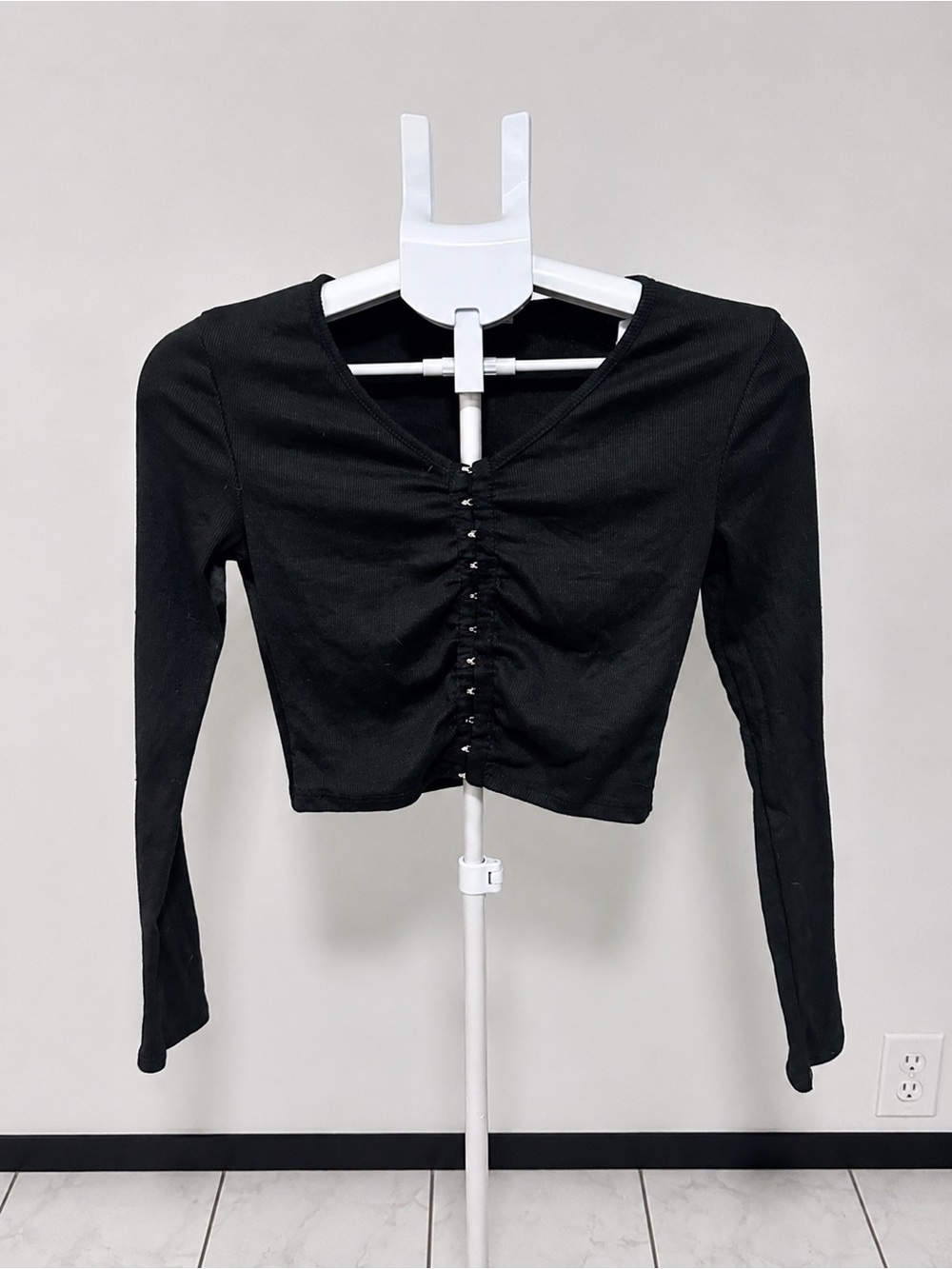 Heart Hips Black Ruched Center Long Sleeve Crop Top